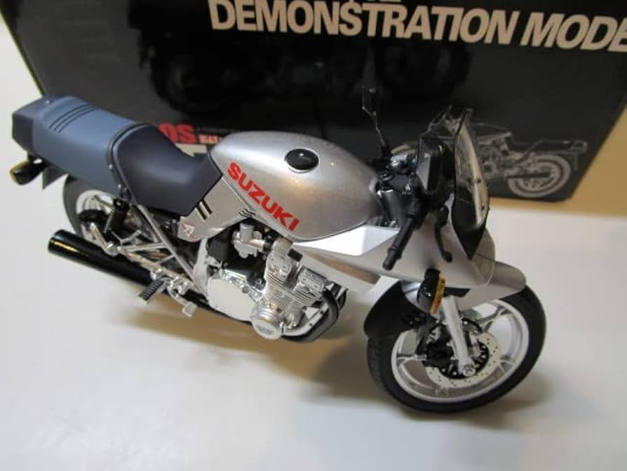 アオシマ 1/12 スズキ GSX1100SM 刀 1990年シルバー ヨシムラ
